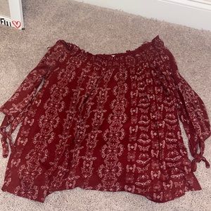 Mid sleeve burgundy shirt.